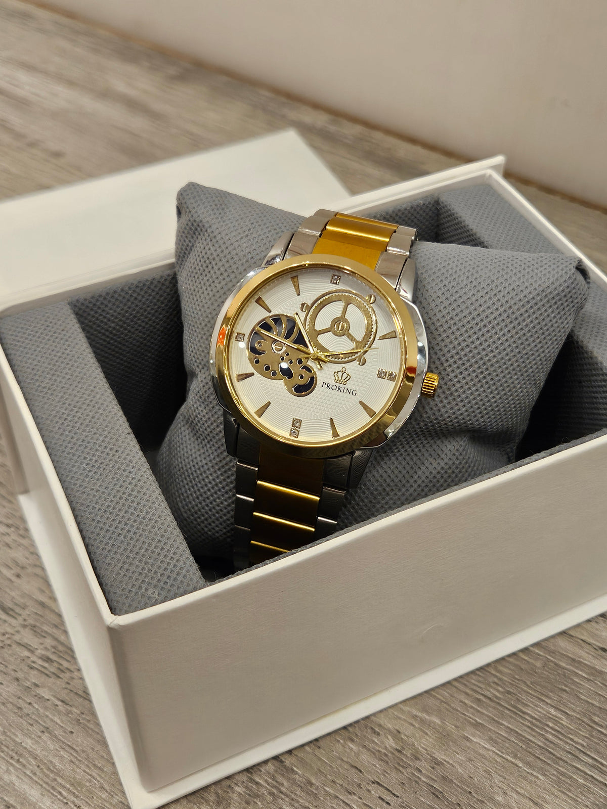 (Free Watch Box) Imported Watch for Men and Boys New Design 2024 - DE Walks