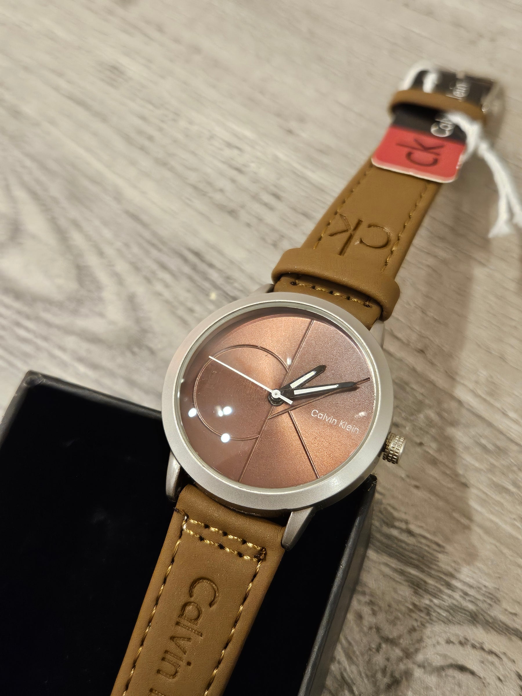 (Free Watch Box) Imported Watch for Women New Design 2024